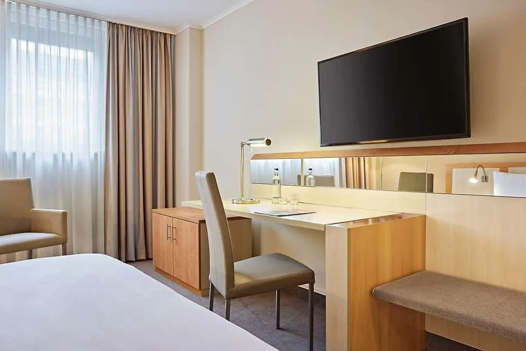 Lindner Hotel Cologne Am Dom 0*,